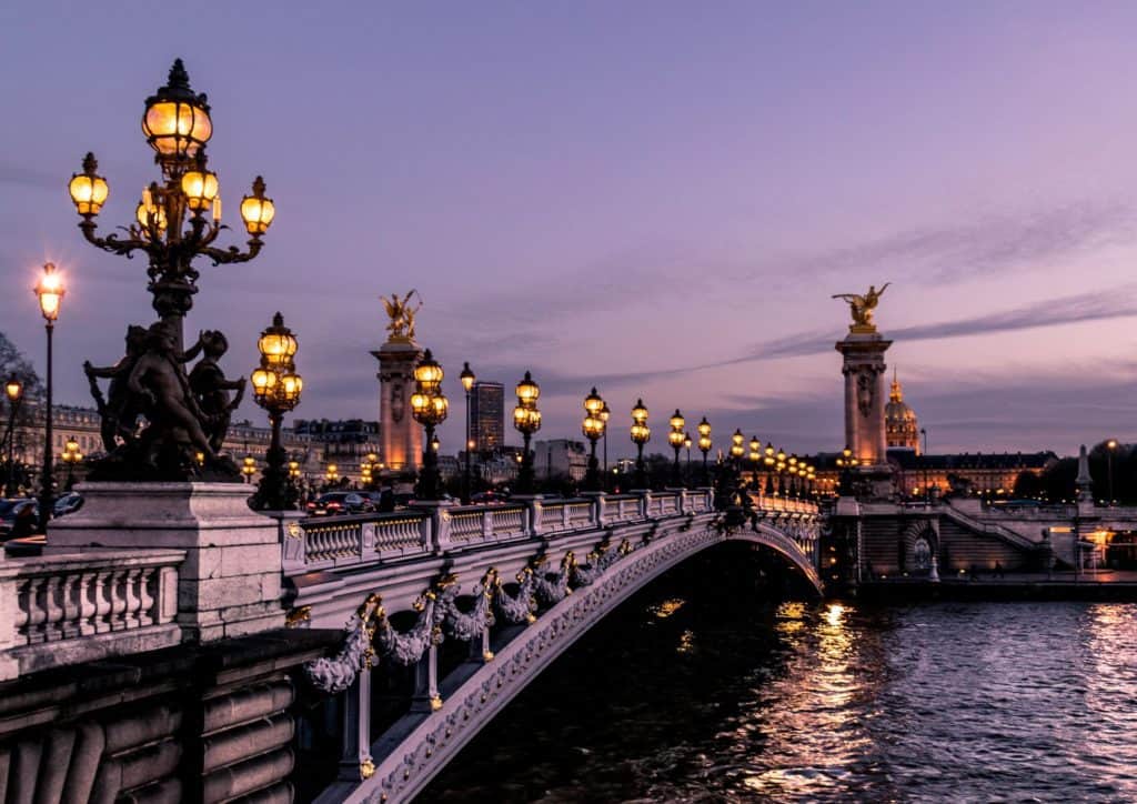 Things to do in Paris alone at night